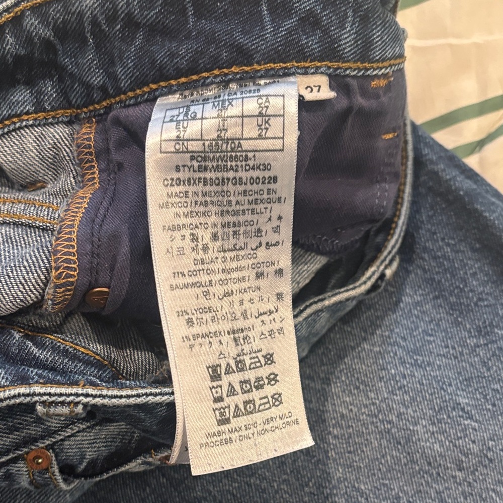 GUESS mom jeans - Picture 3 of 4